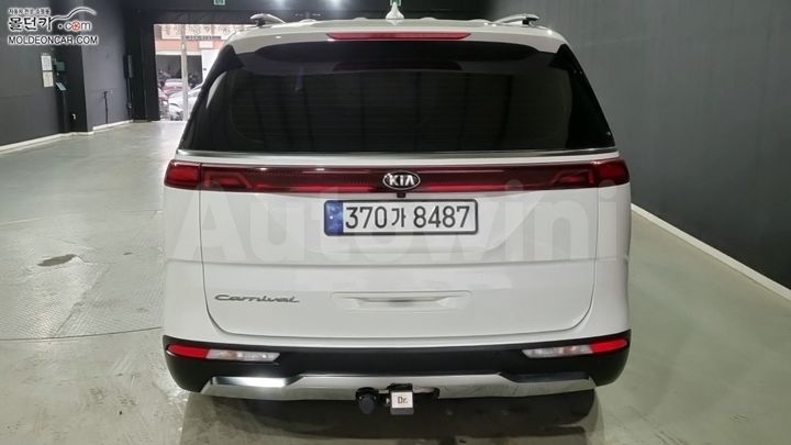 Kia Carnival 2020 KNANC81BBMS033715 — 4