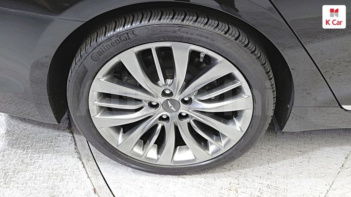 Genesis G80 2017 KMHGM41DDHU211771 — 5