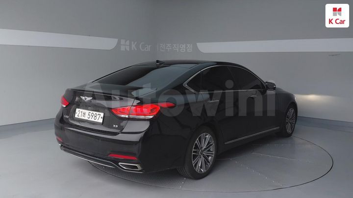 Genesis G80 2018 KMHGL41DBJU293813 — 2