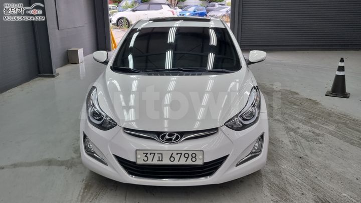 Hyundai Avante 2013 — 3