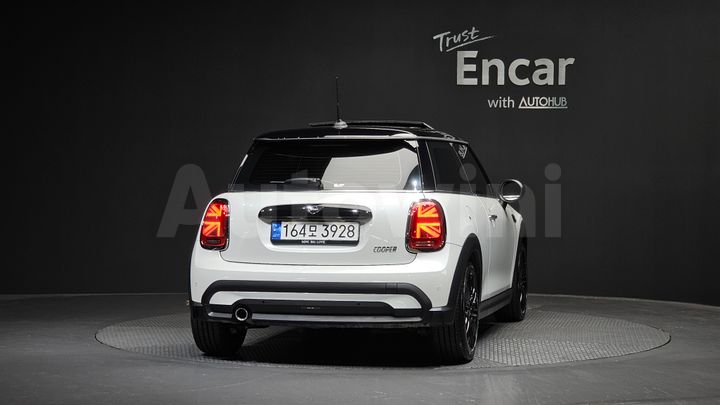 Mini Cooper 2024 — 4
