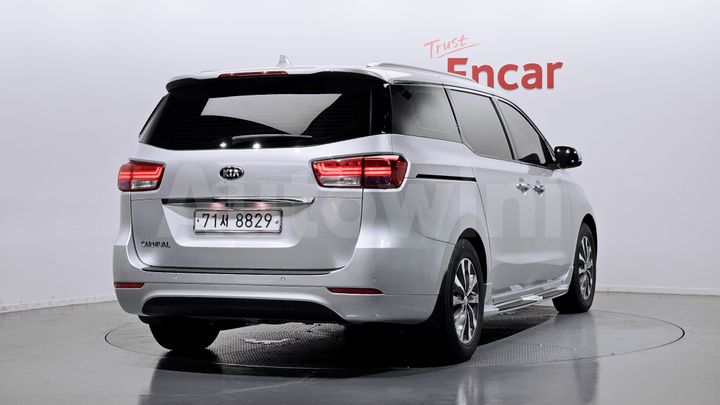 Kia Carnival 2017 — 2