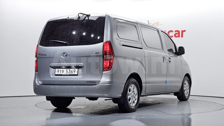 Hyundai Starex 2015 — 2