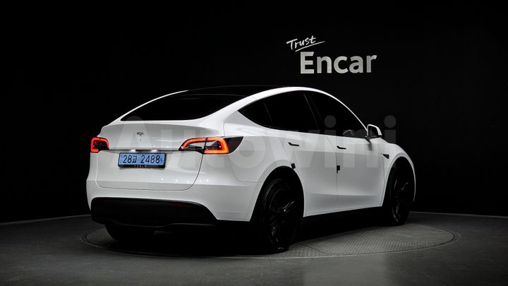 Tesla Model Y 2024 — 2