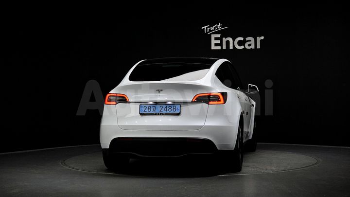 Tesla Model Y 2024 — 4