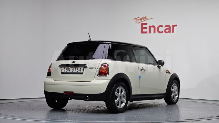 Mini Cooper 2010 — 2