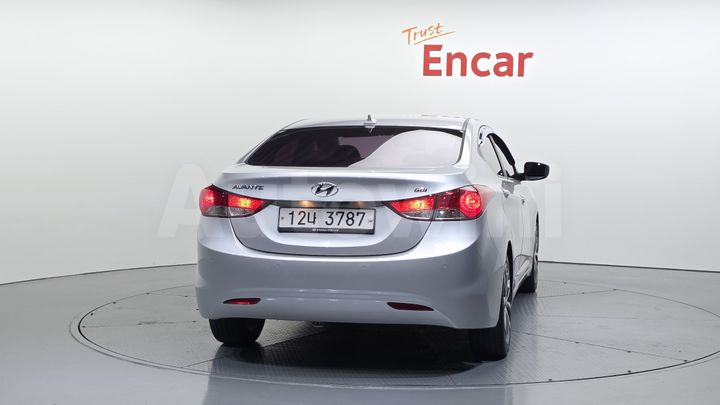 Hyundai Avante 2013 — 4