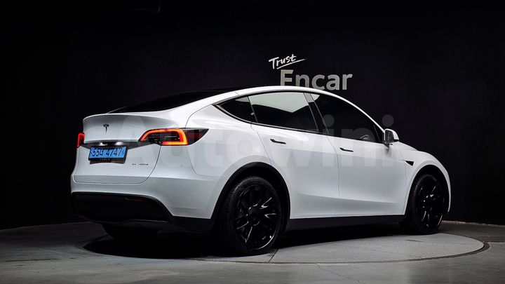 Tesla Model Y 2024 — 2