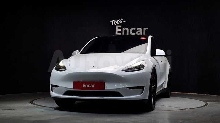 Tesla Model Y 2024 — 3