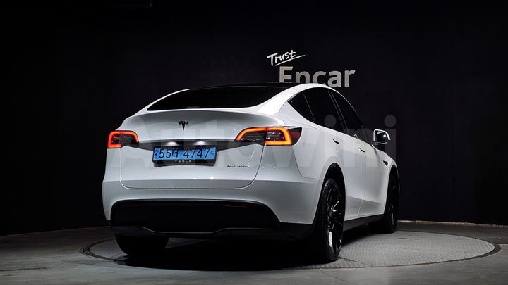 Tesla Model Y 2024 — 4