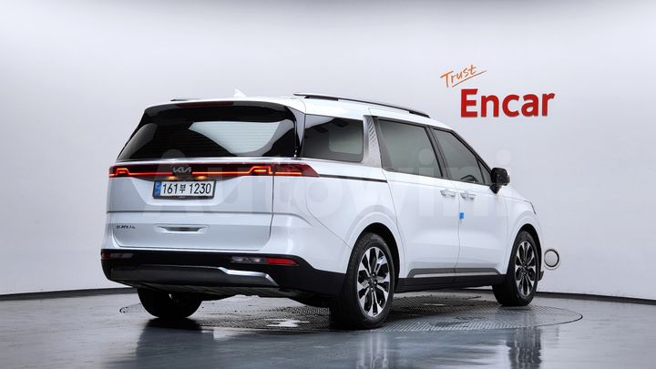 Kia Carnival 2023 — 2