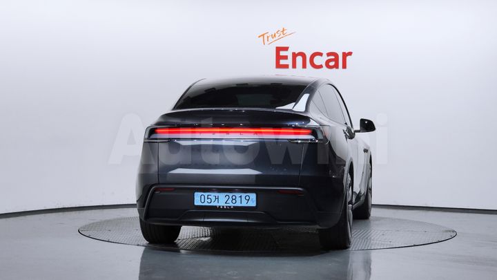 Tesla Model Y 2025 — 4
