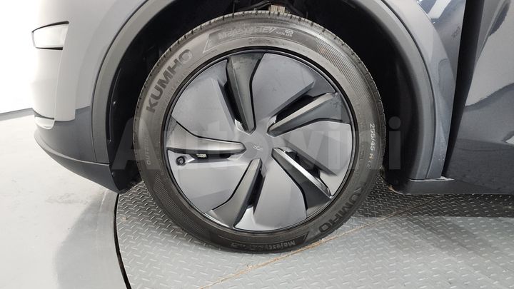 Tesla Model Y 2025 — 5