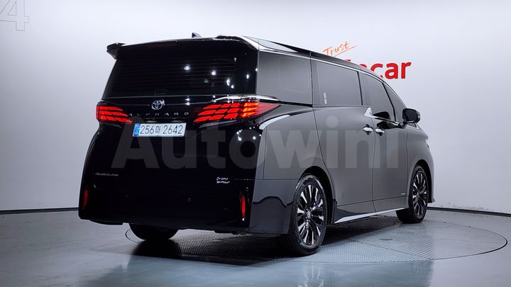 Toyota Alphard 2025 — 2
