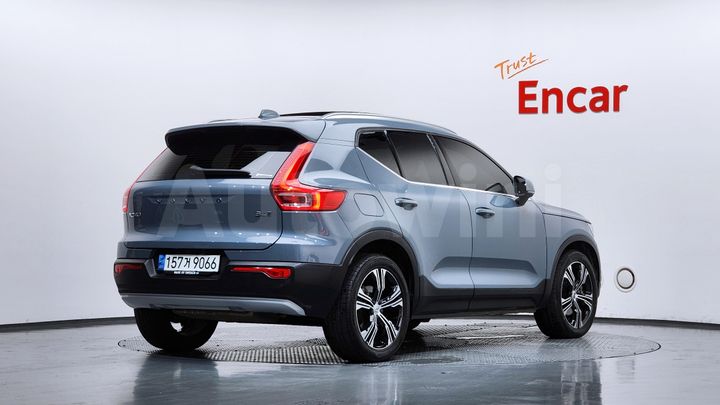 Volvo XC40 2021 — 2