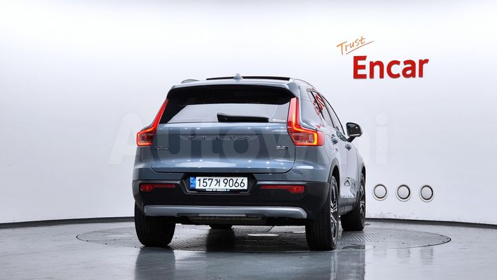 Volvo XC40 2021 — 4