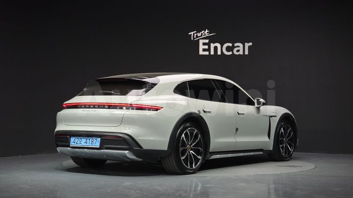 Porsche Taycan 2022 — 2