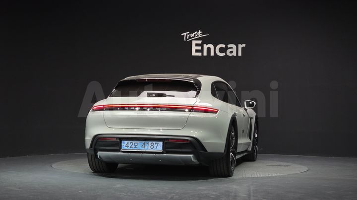 Porsche Taycan 2022 — 4
