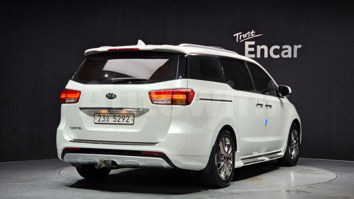 Kia Carnival 2015 — 2