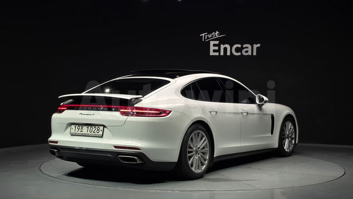 Porsche Panamera 2018 — 2