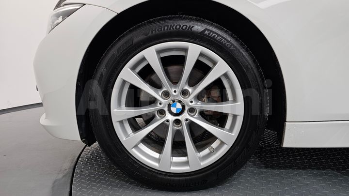 BMW 3 Series 2018 — 5