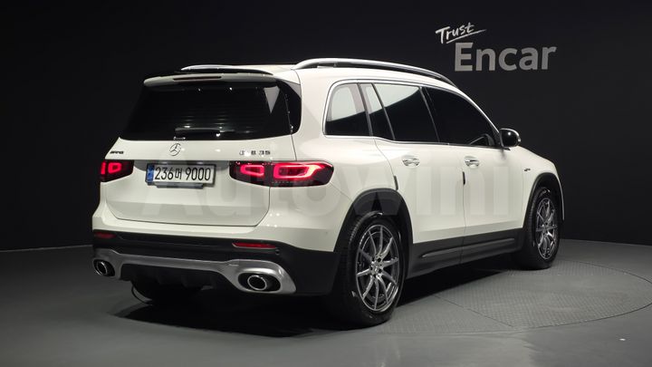Mercedes-Benz GLB Class 2023 — 2