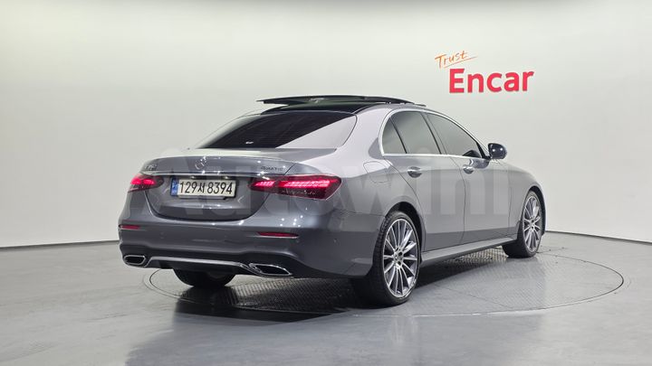 Mercedes-Benz E Class 2022 — 2