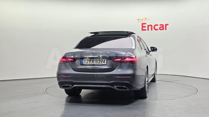 Mercedes-Benz E Class 2022 — 4