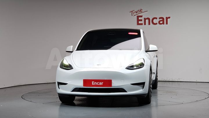 Tesla Model Y 2024 — 2