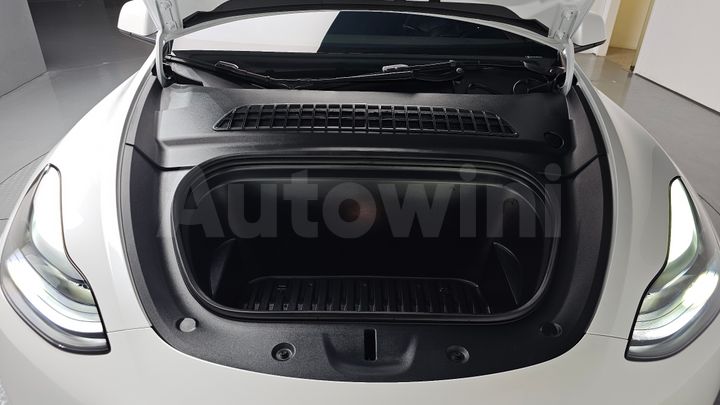 Tesla Model Y 2024 — 5