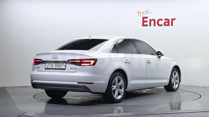 Audi A4 2018 — 2
