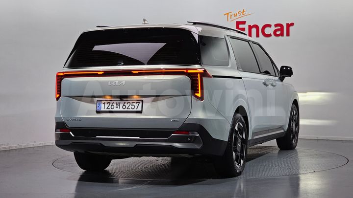 Kia Carnival 2025 — 2