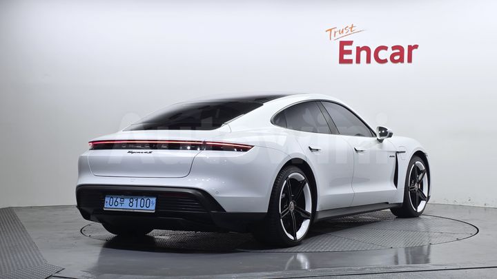 Porsche Taycan 2022 — 2