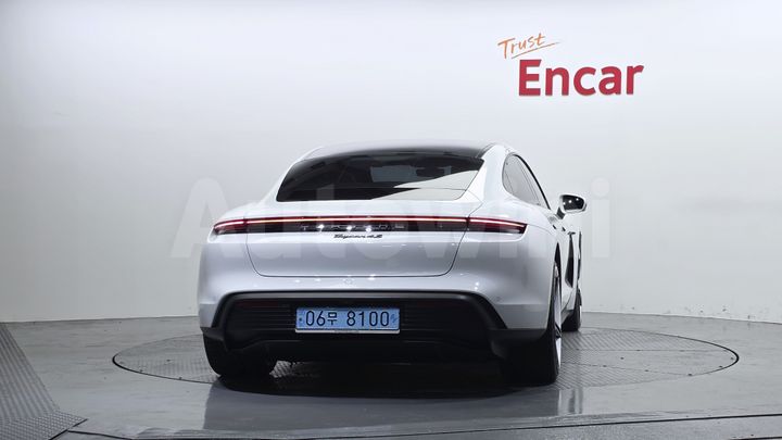 Porsche Taycan 2022 — 4