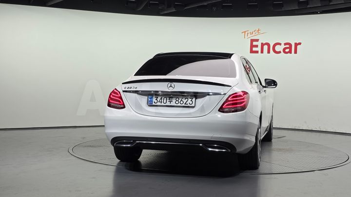 Mercedes-Benz C Class 2018 — 4
