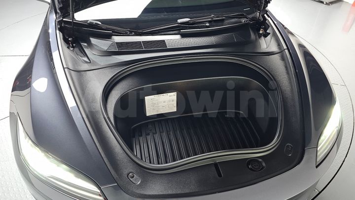 Tesla Model 3 2025 — 5