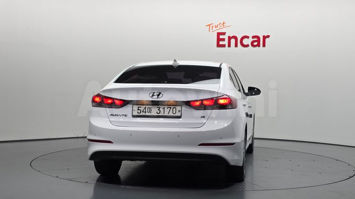 Hyundai Avante 2018 — 4