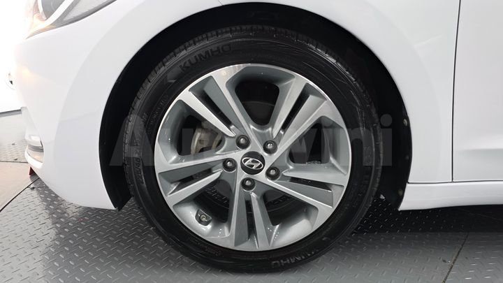 Hyundai Avante 2018 — 5