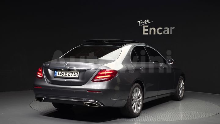 Mercedes-Benz E Class 2017 — 2