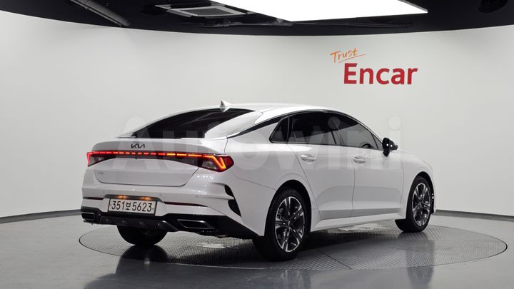 Kia K5 2023 — 2