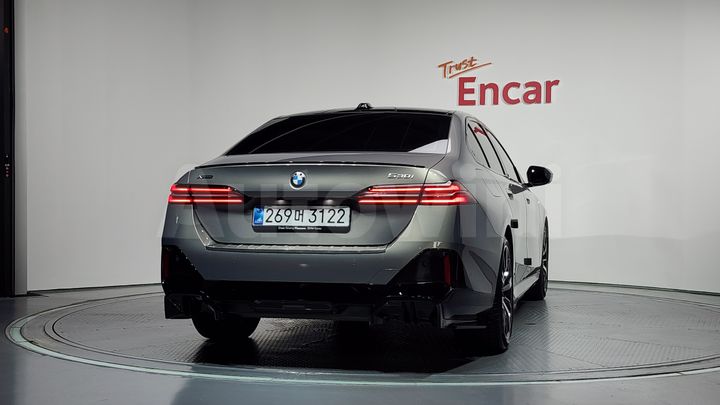 BMW 5 Series 2025 — 4