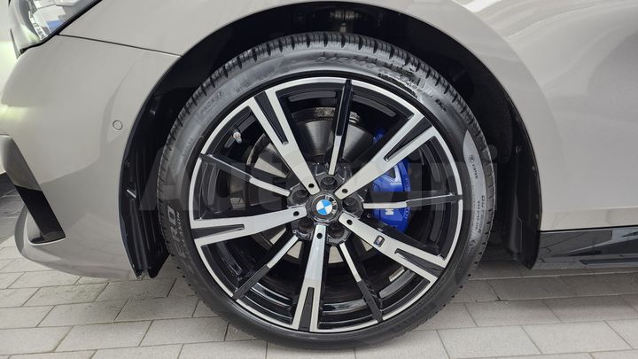 BMW 5 Series 2025 — 5