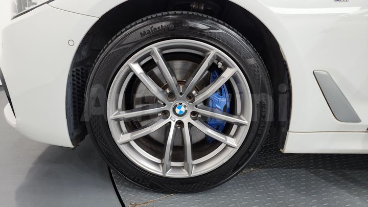 BMW 5 Series 2018 — 5