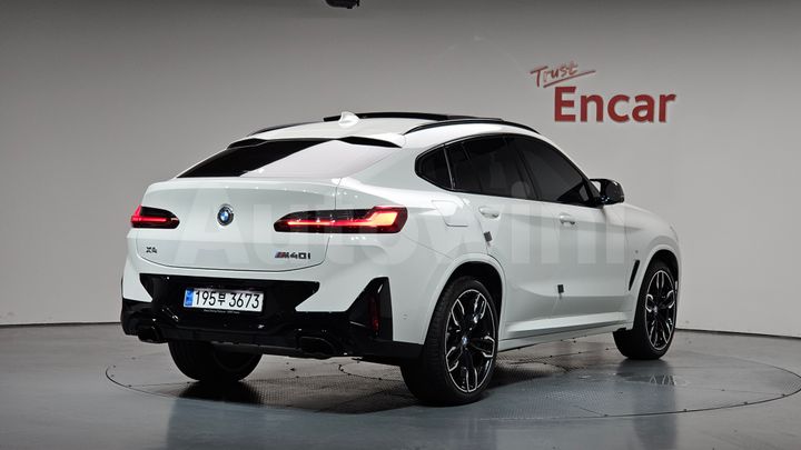 BMW X4 2023 — 2