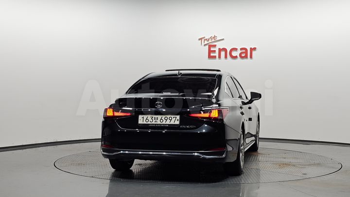 Lexus ES 2026 — 3