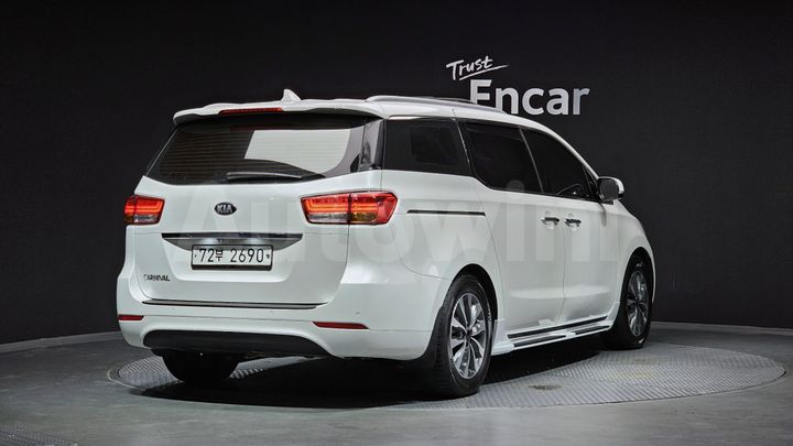 Kia Carnival 2015 — 2
