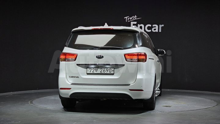 Kia Carnival 2015 — 4