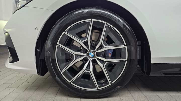 BMW 5 Series 2025 — 5