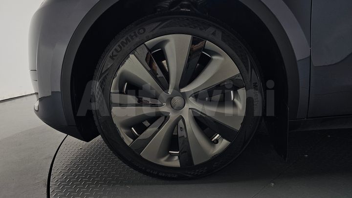 Tesla Model Y 2024 — 4