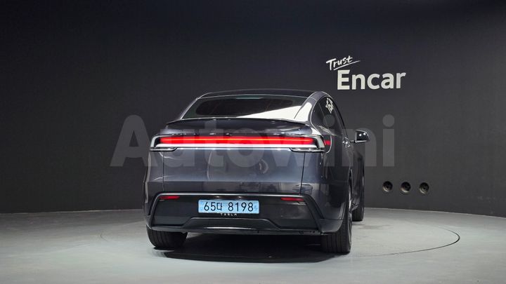 Tesla Model Y 2025 — 4